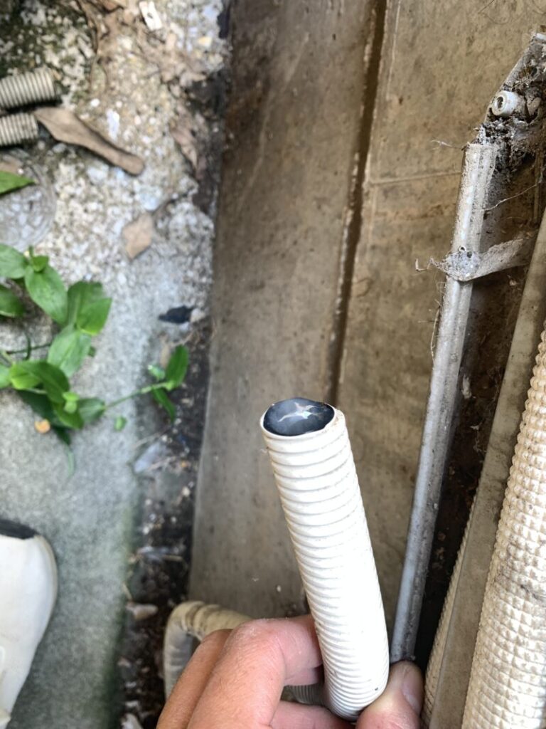 詰まっているドレンホース