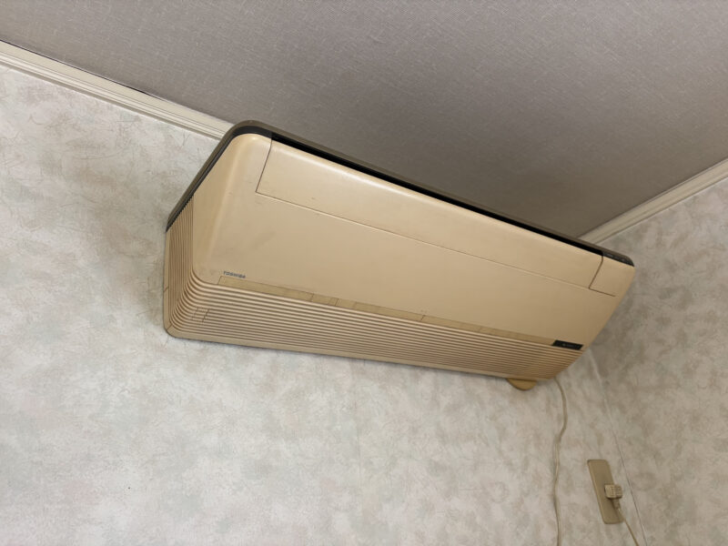 見慣れない形のエアコン